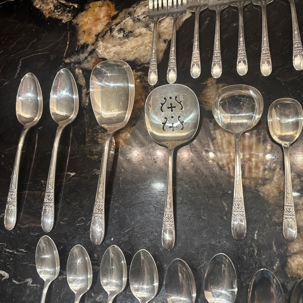 Lot of 46 pcs Wallace Sweetheart II - Hollywood II XXXX Silverplate Flatware Set